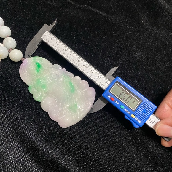 One of a kind! 26inch natural jade necklace with a 3 1/2 inch Guanyin pendant. - Picture 10 of 11